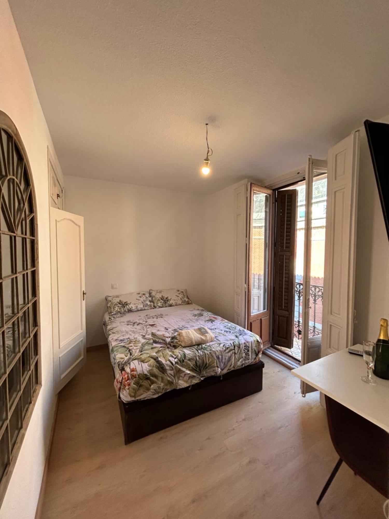 Room In Plaza Mayor Madrid Exterior foto
