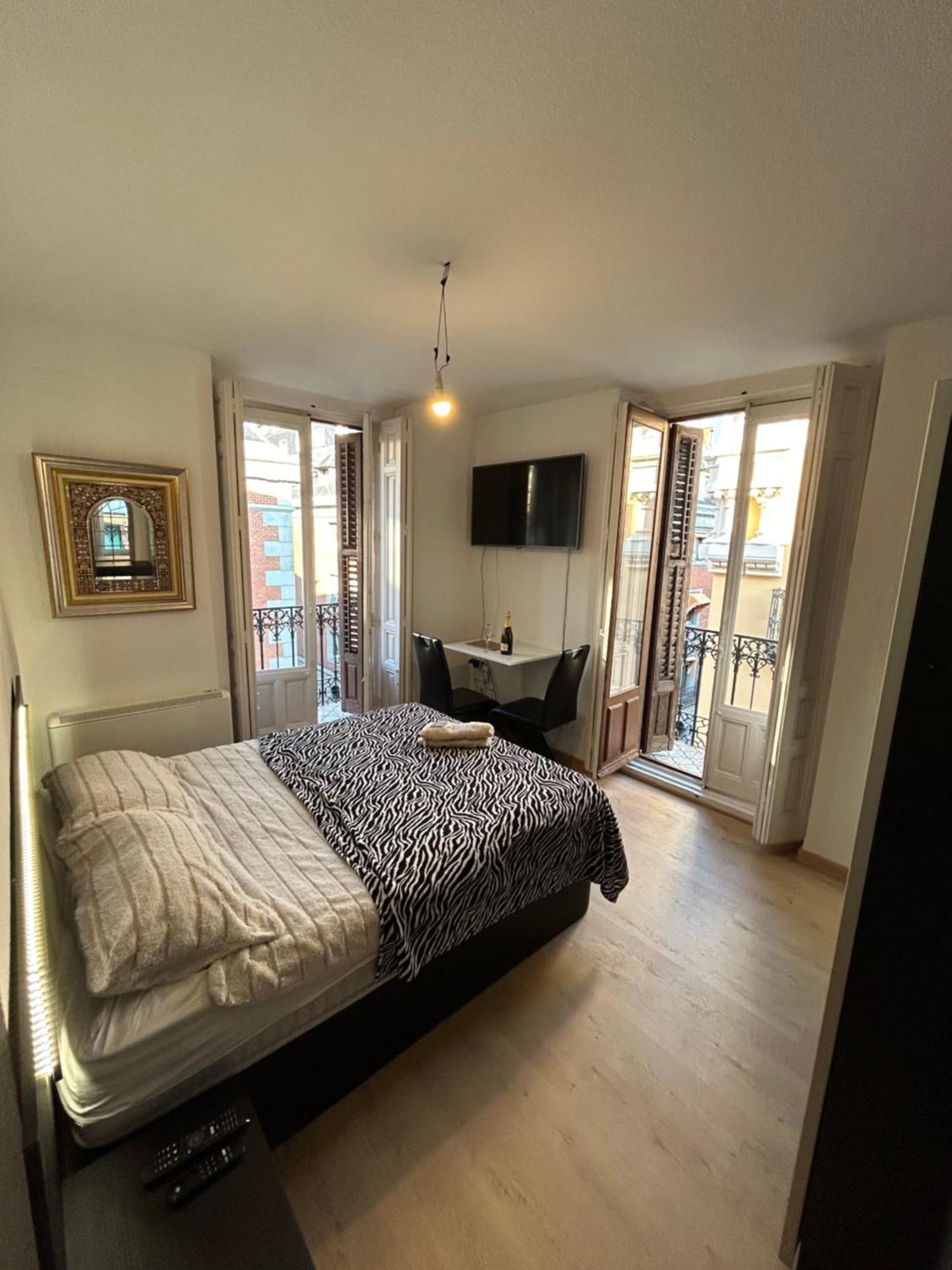 Room In Plaza Mayor Madrid Exterior foto