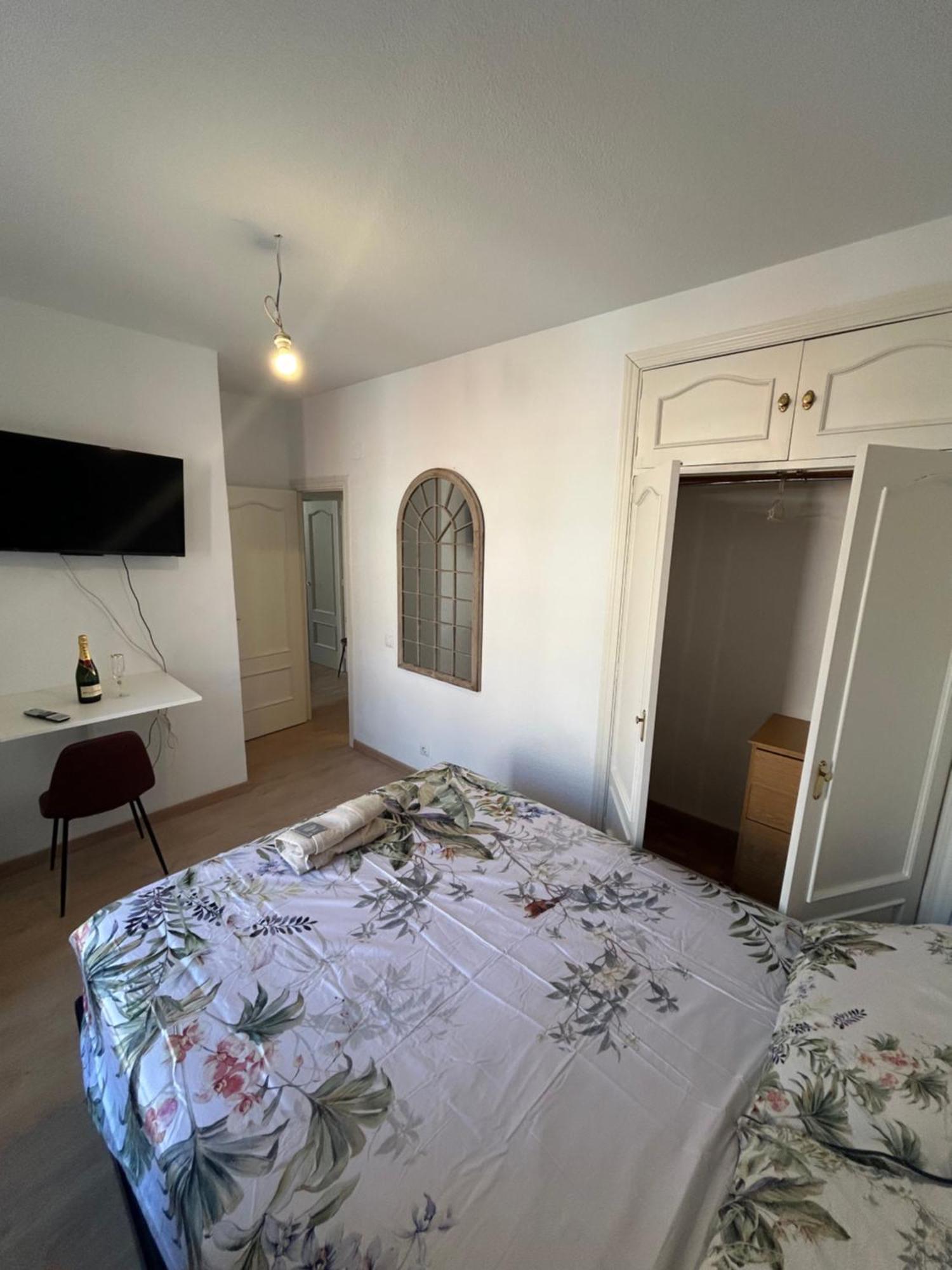 Room In Plaza Mayor Madrid Exterior foto