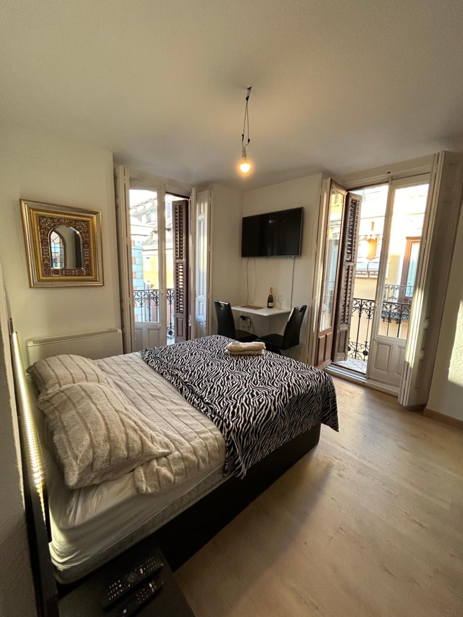 Room In Plaza Mayor Madrid Exterior foto